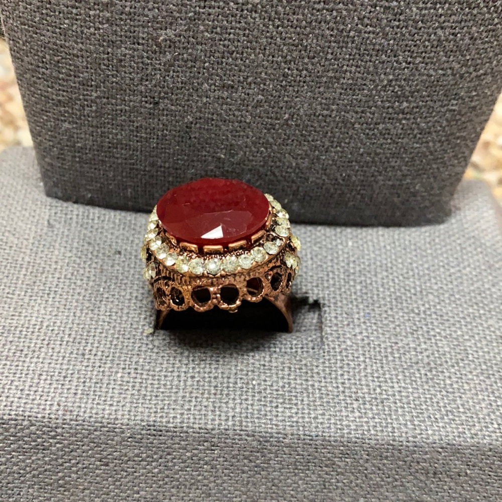 Garnet w/rhinestone Ncopper metal cocktail ring.8